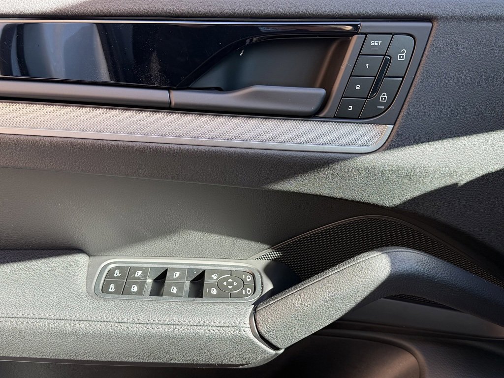 Certified 2025 Porsche Cayenne image 16