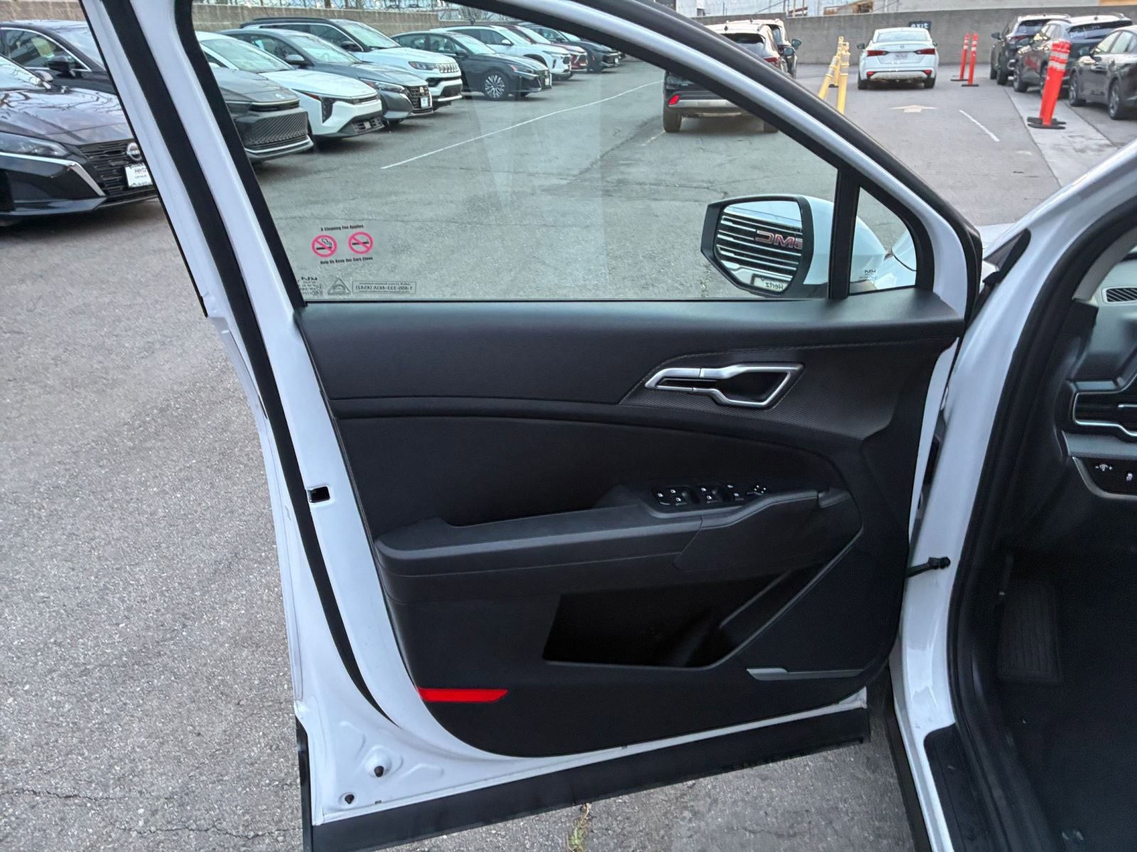 Used 2025 Kia Sportage LX image 18