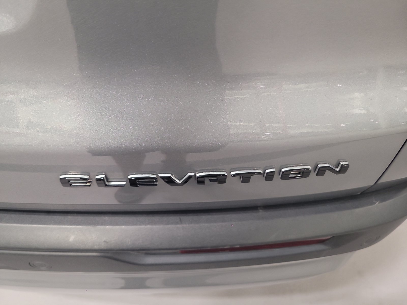 Used 2025 GMC Acadia Elevation w/ Elevation Premium Package FWD image 3