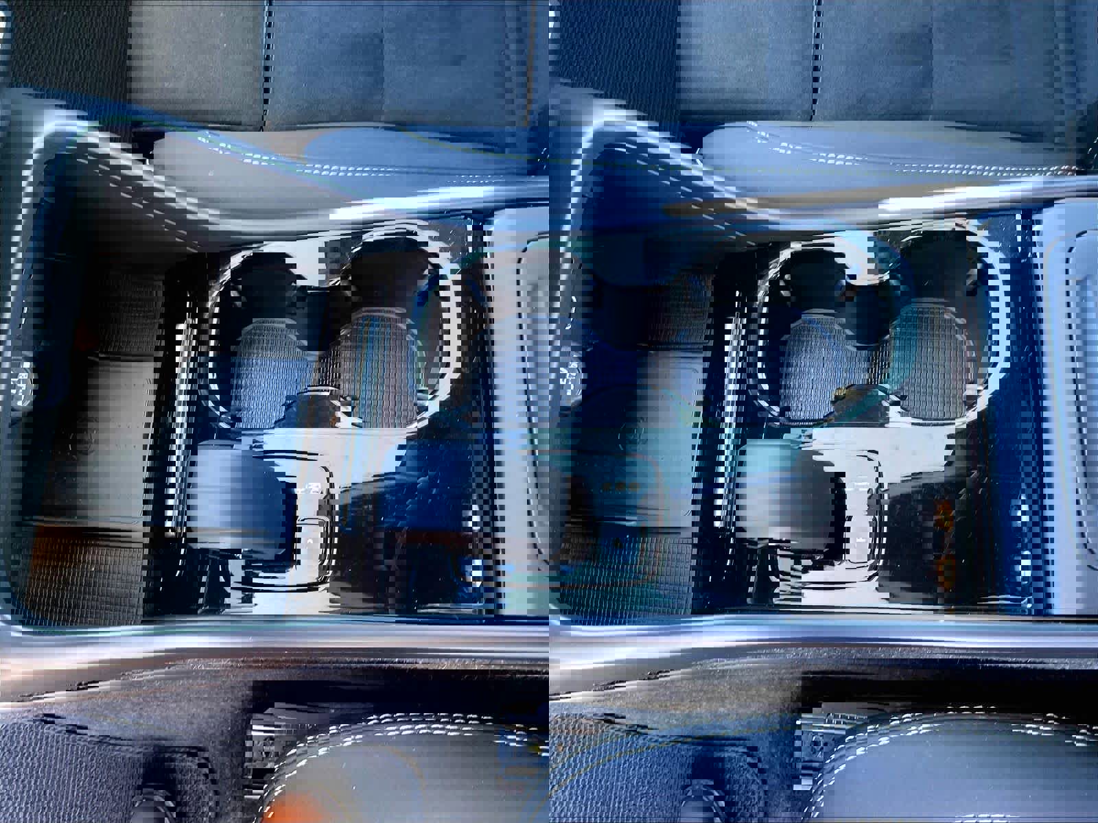 Used 2023 Volvo XC40 Recharge Plus image 20