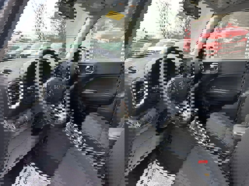 Used 2023 Hyundai Venue SEL w/ Cargo Package image 10