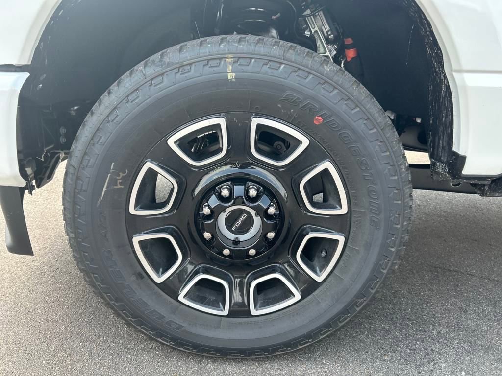 New 2025 Ford F250 Platinum w/ FX4 Off-Road Package image 9