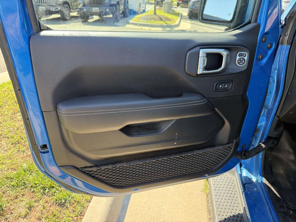 Used 2023 Jeep Wrangler Unlimited Sahara w/ Cold Weather Group AWD/4WD image 30
