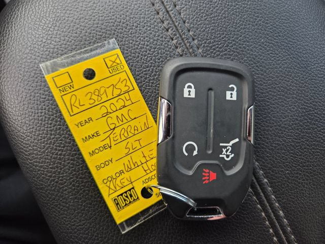 Used 2024 GMC Terrain SLT AWD/4WD image 20