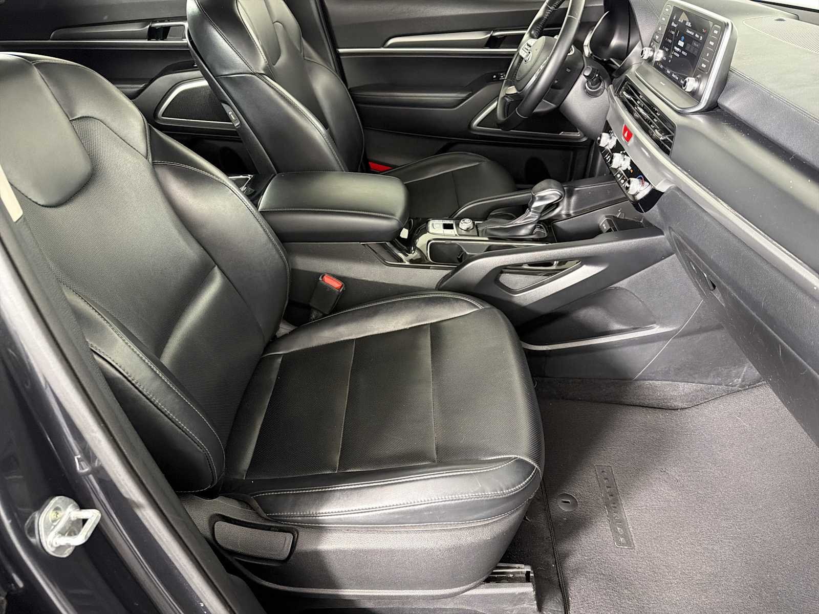 Used 2021 Kia Telluride LX FWD image 11