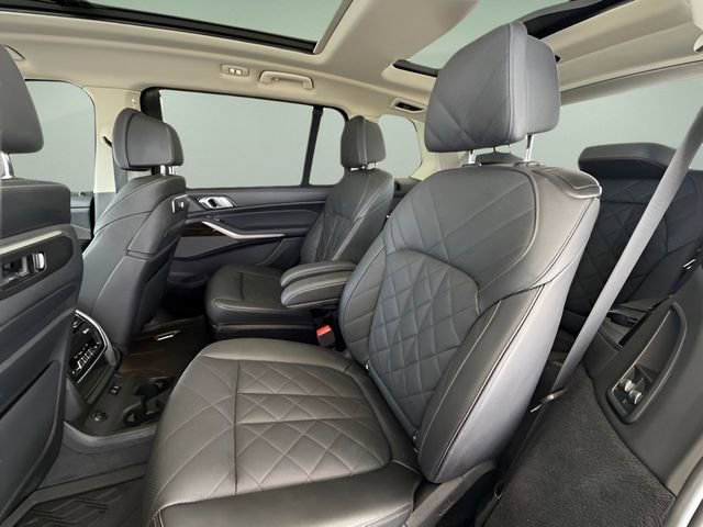 Used 2024 BMW X7 xDrive40i w/ Premium Package image 32