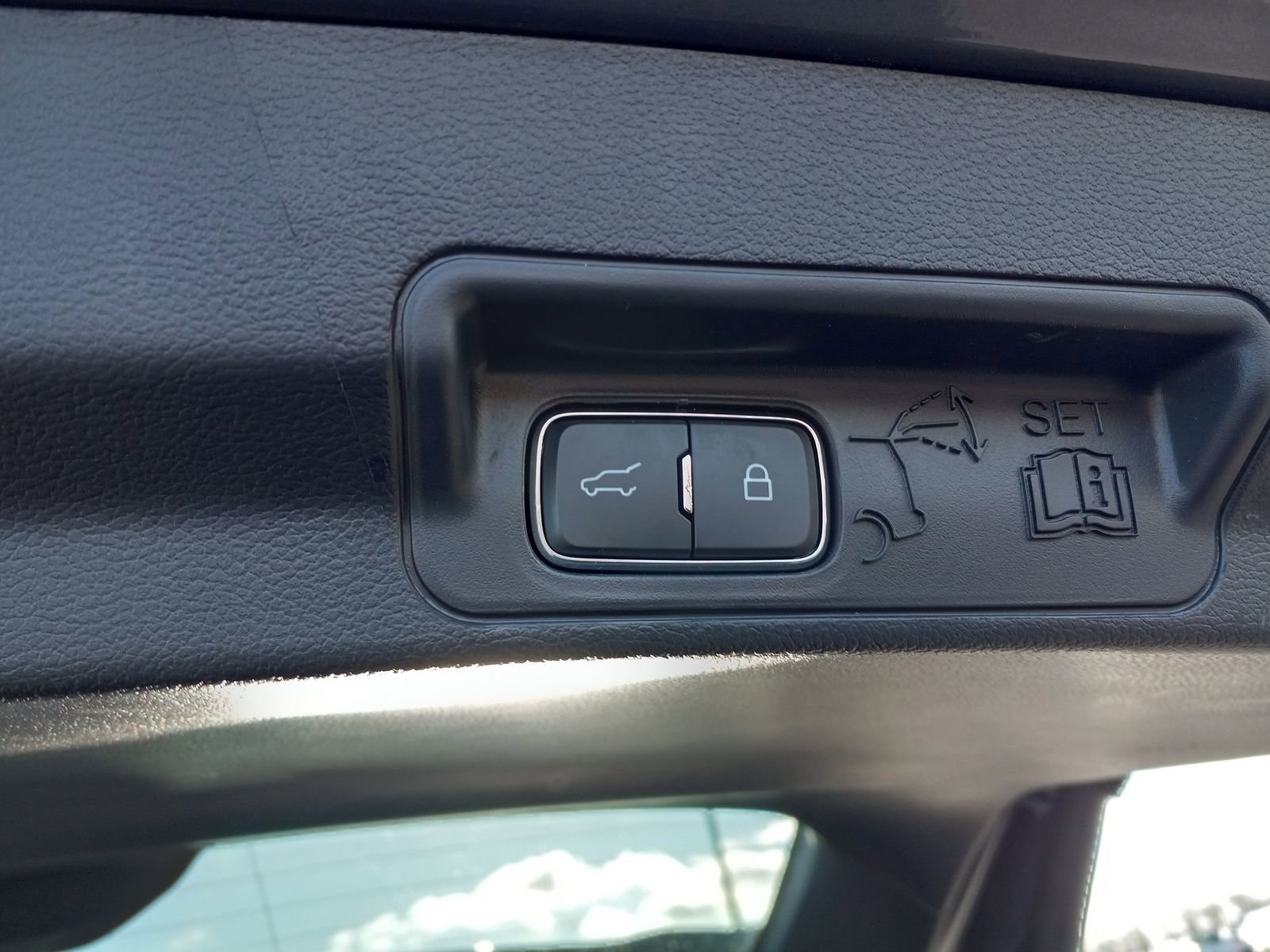 Used 2025 Ford Explorer ST-Line w/ ST-Line Street Pack image 13