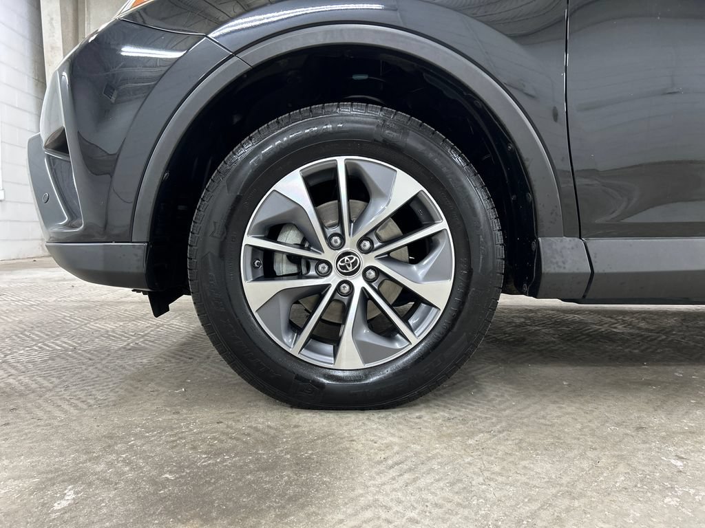 Used 2018 Toyota RAV4 XLE AWD/4WD image 13