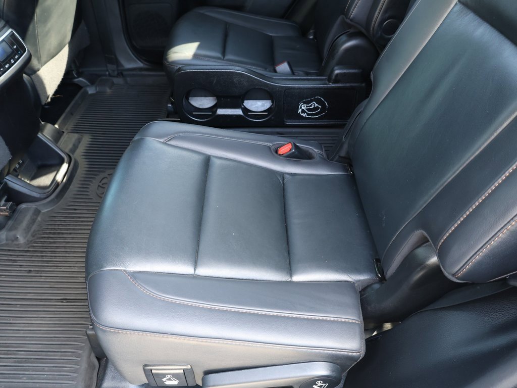 Used 2019 Toyota Highlander XLE image 18