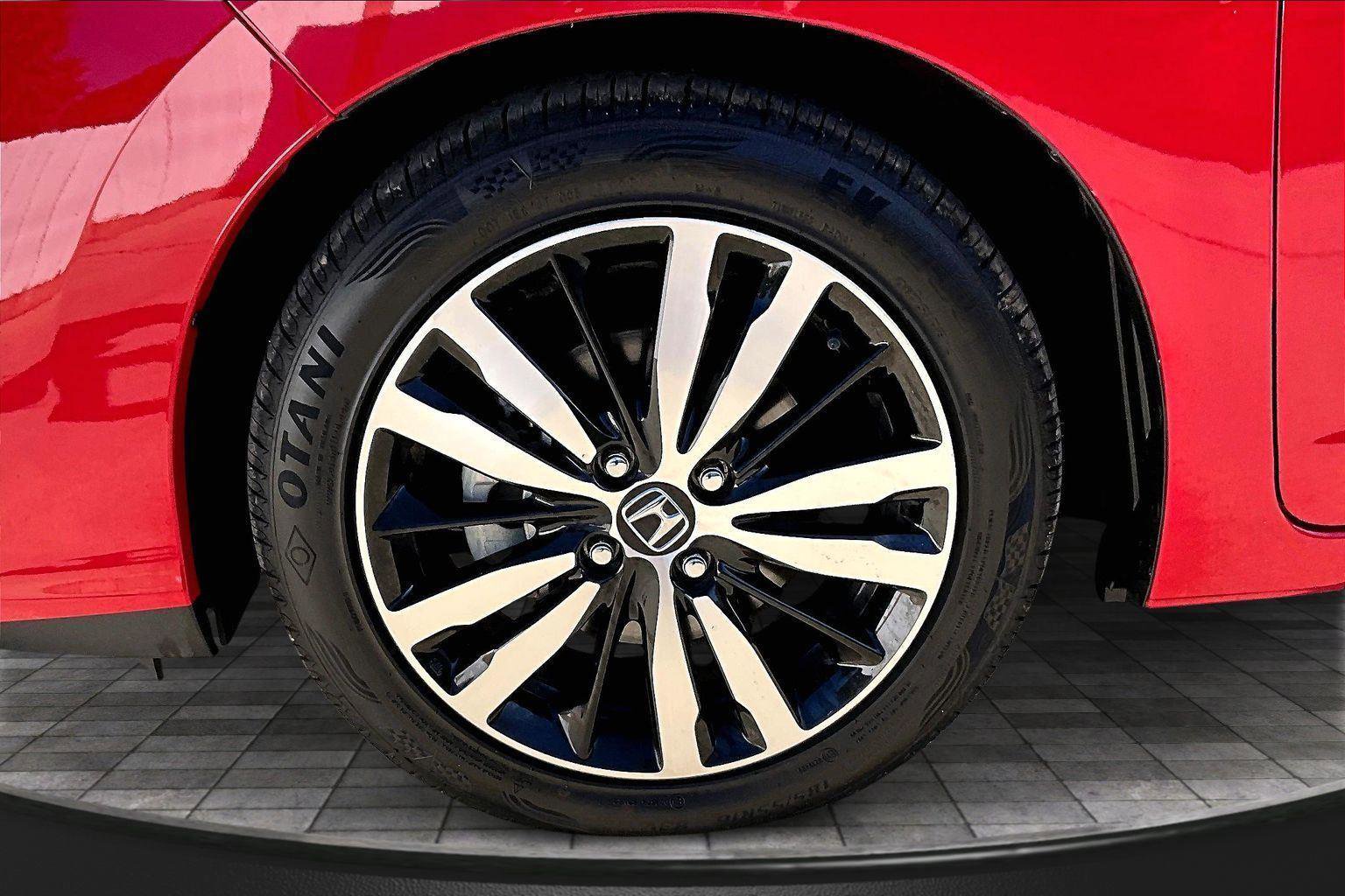 Used 2020 Honda Fit EX image 9