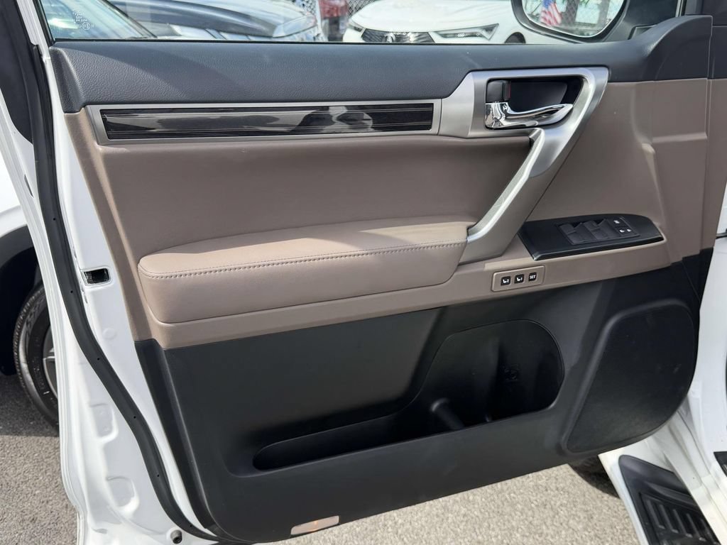 Used 2023 Lexus GX 460 Premium w/ Premium Package AWD/4WD image 16