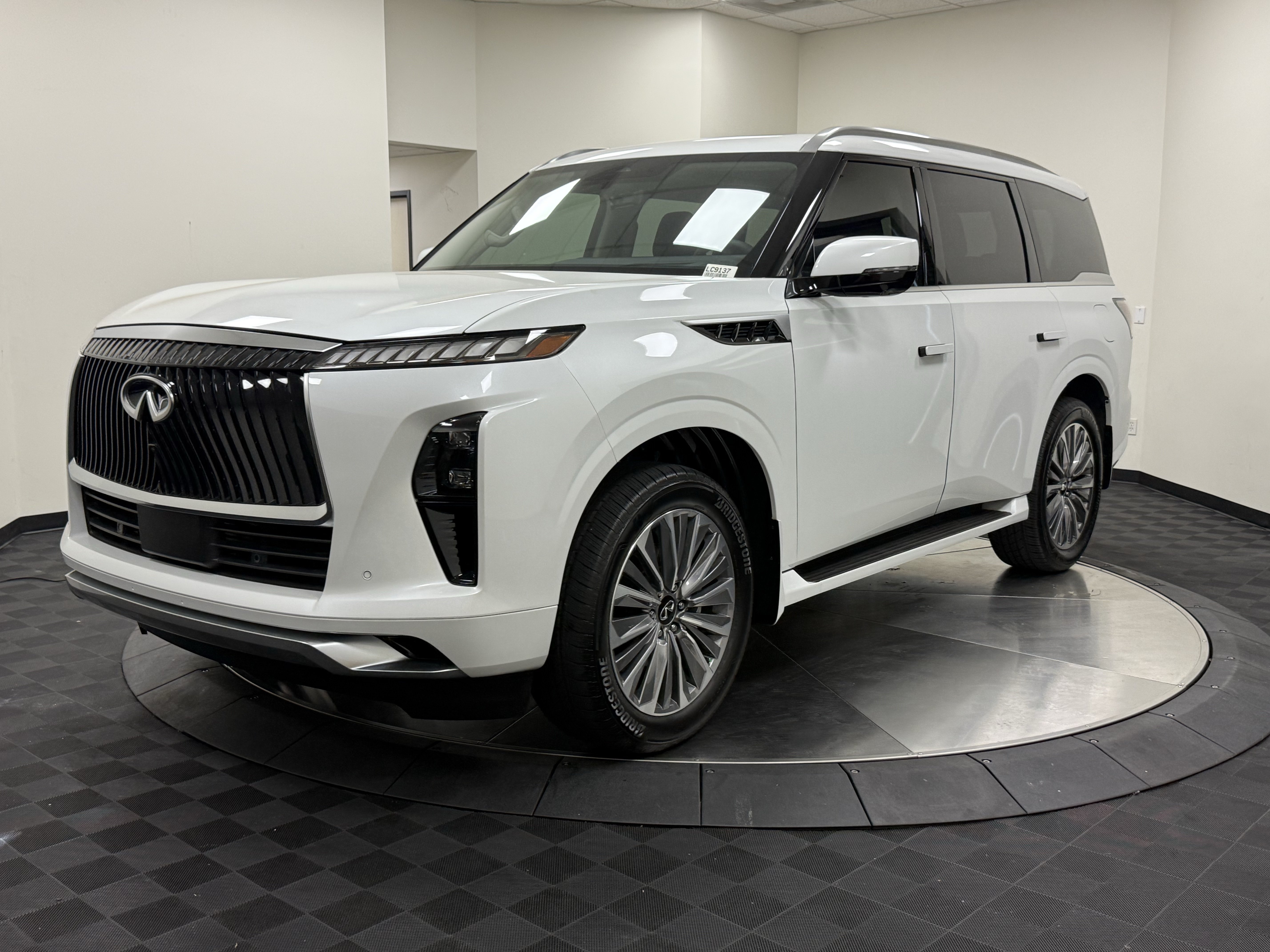Certified 2026 INFINITI QX80 Luxe w/ Cargo Package RWD image 3