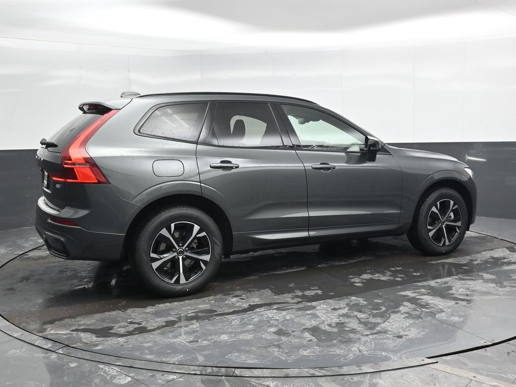 New 2026 Volvo XC60 B5 Core w/ Protection Package Premier AWD/4WD image 2