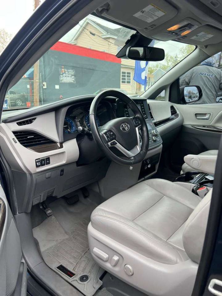 Used 2020 Toyota Sienna XLE w/ XLE Navigation Package AWD/4WD image 21