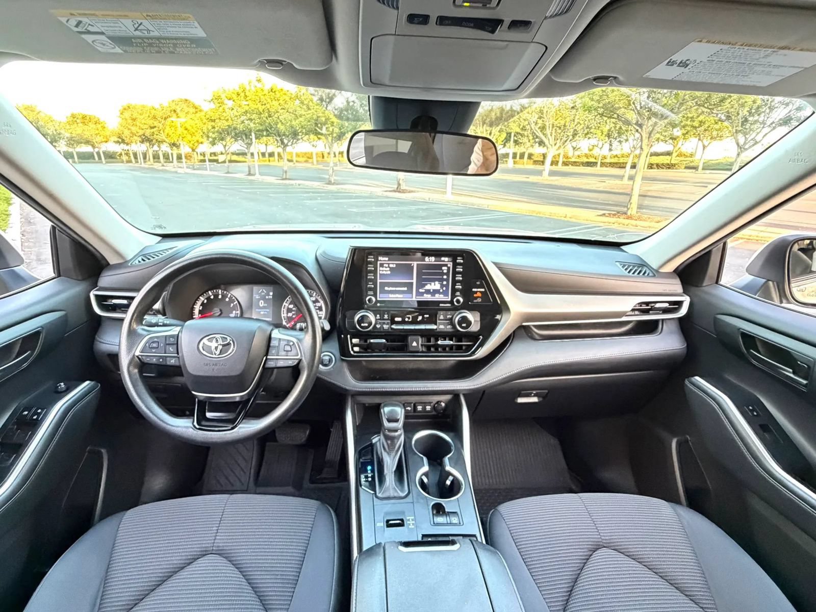 Used 2021 Toyota Highlander L FWD image 17