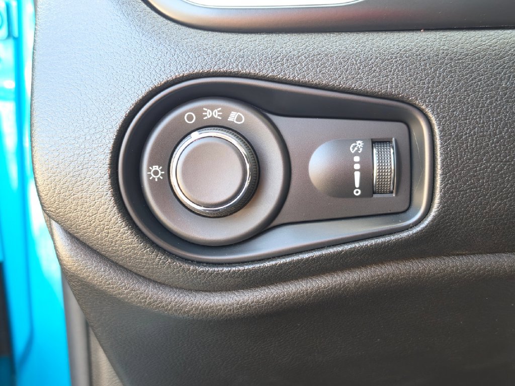 Used 2021 Jeep Renegade Sport w/ Sport Appearance Group AWD/4WD image 25