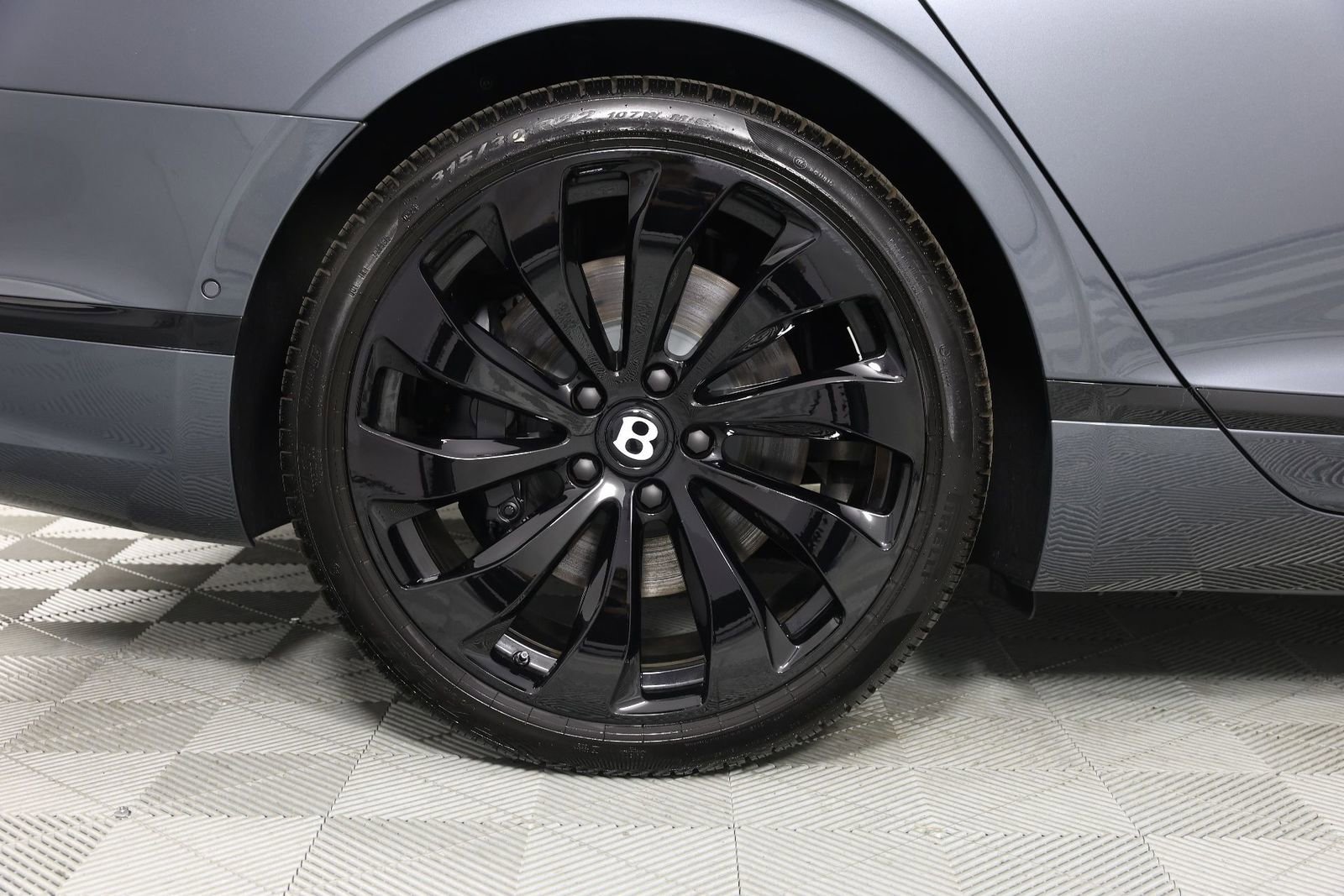 New 2025 Bentley Flying Spur Plug-In Hybrid image 18