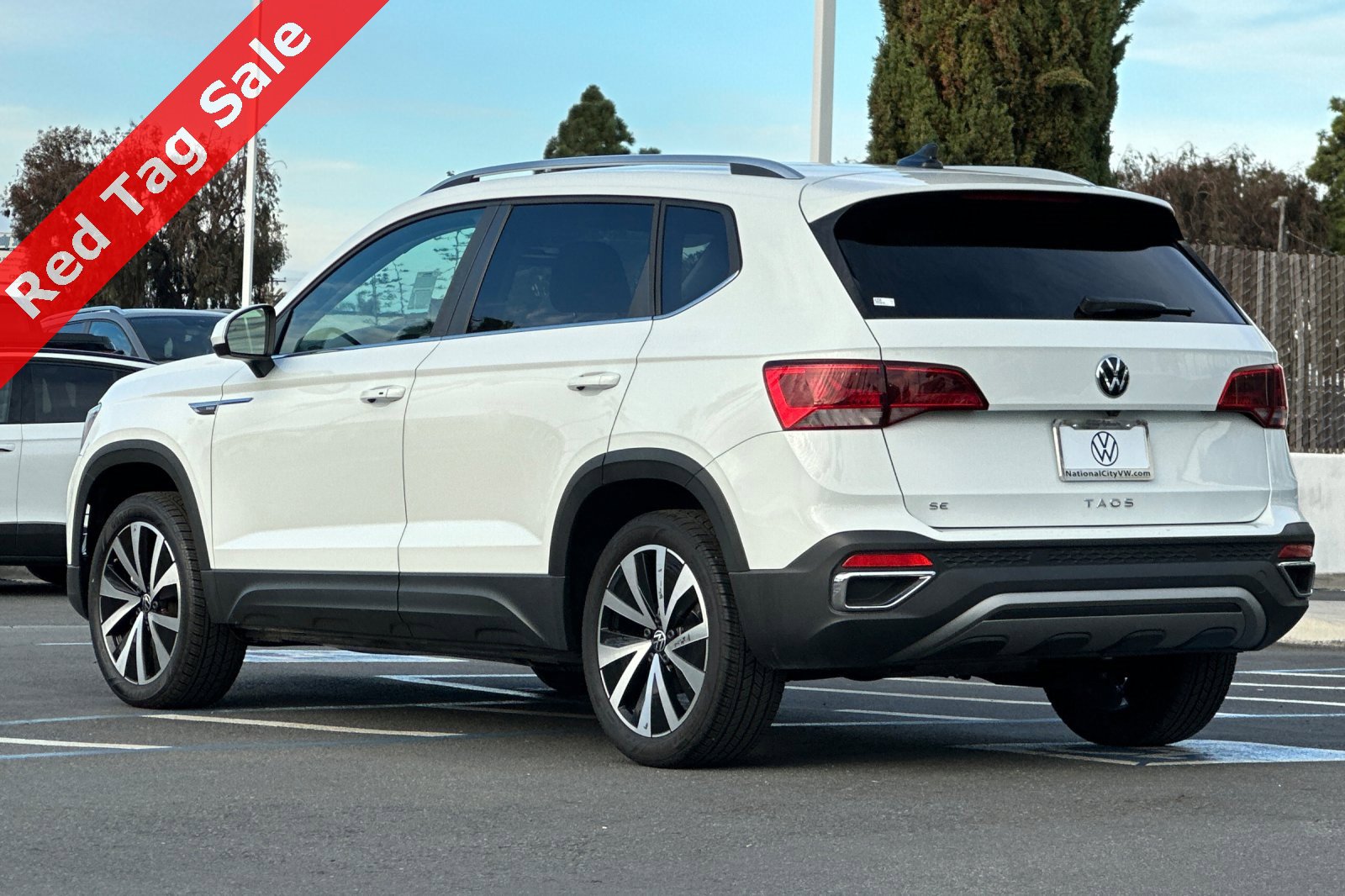 Certified 2024 Volkswagen Taos SE image 7