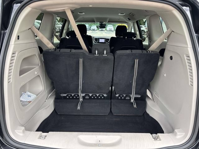 Used 2023 Chrysler Voyager LX FWD image 19