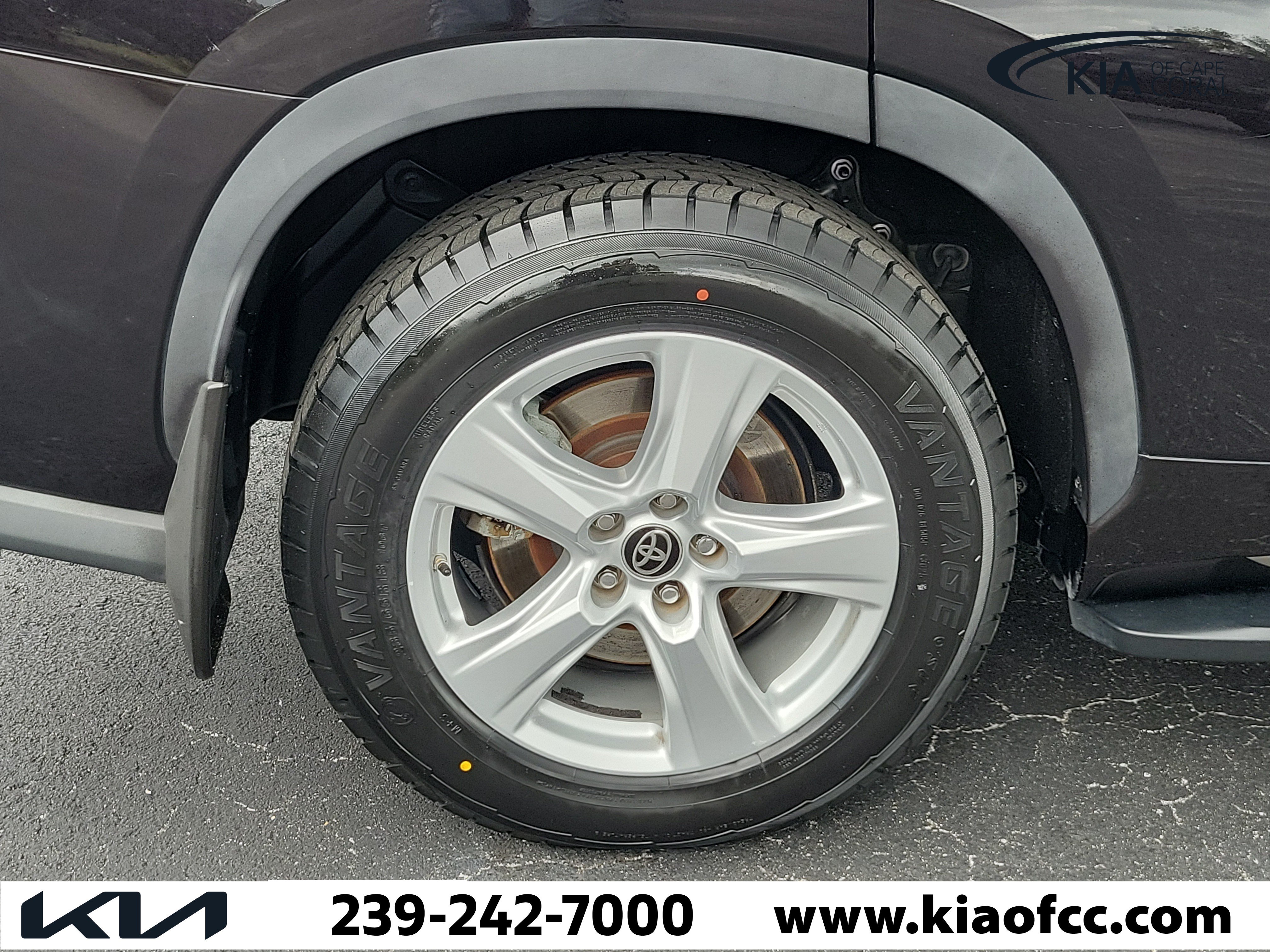Used 2021 Toyota Highlander LE FWD image 9