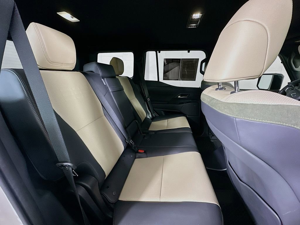 Used 2024 Lexus GX 550 image 11
