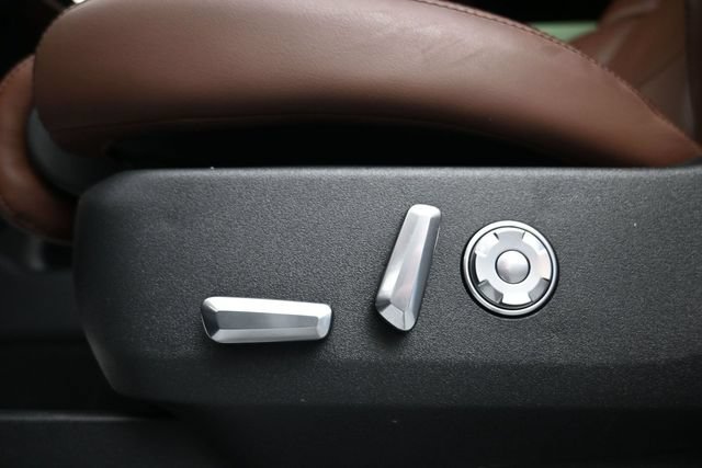 Used 2025 Lincoln Navigator Reserve AWD/4WD image 7