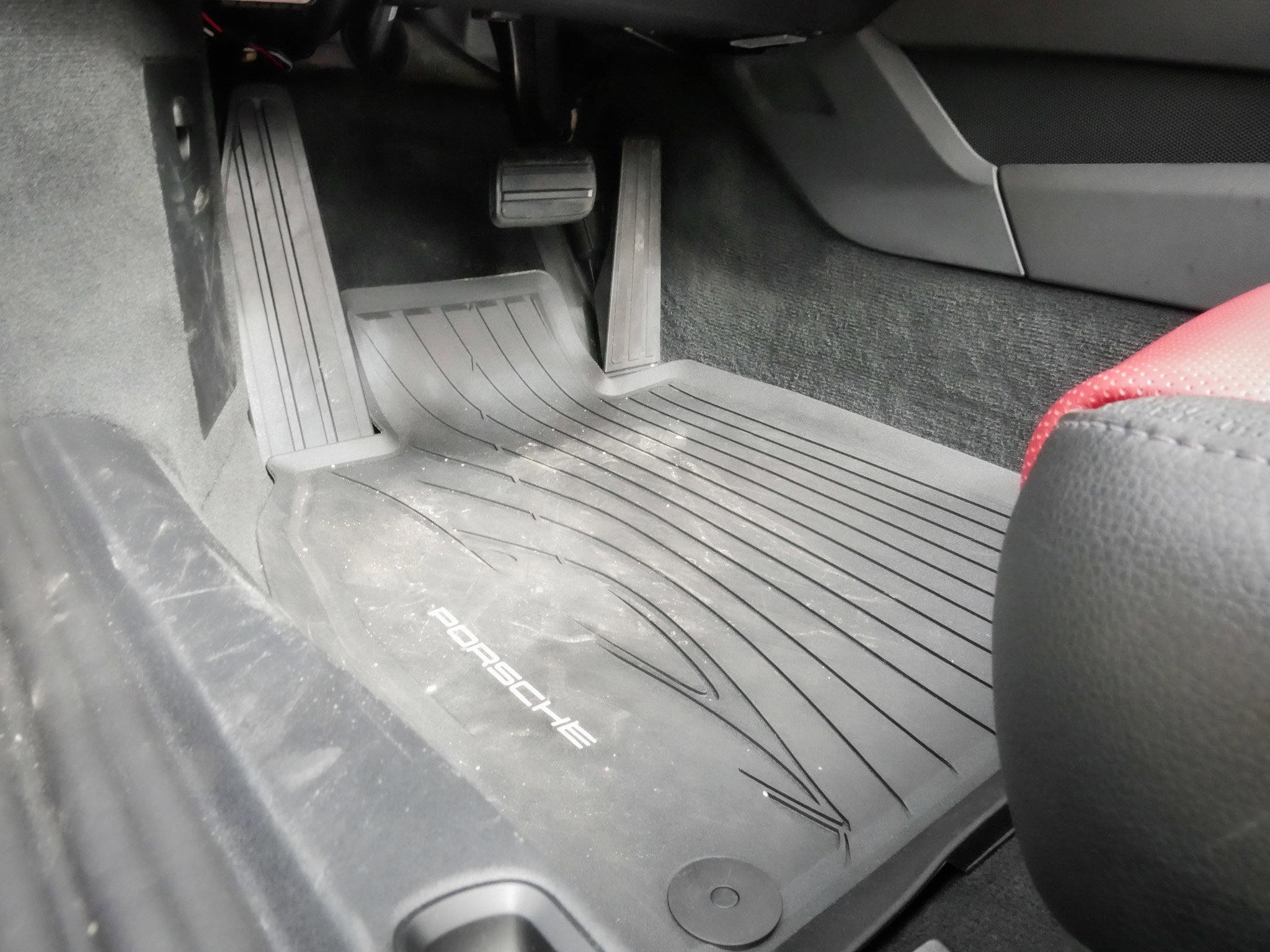 Used 2024 Porsche 718 Boxster w/ Premium Package image 17