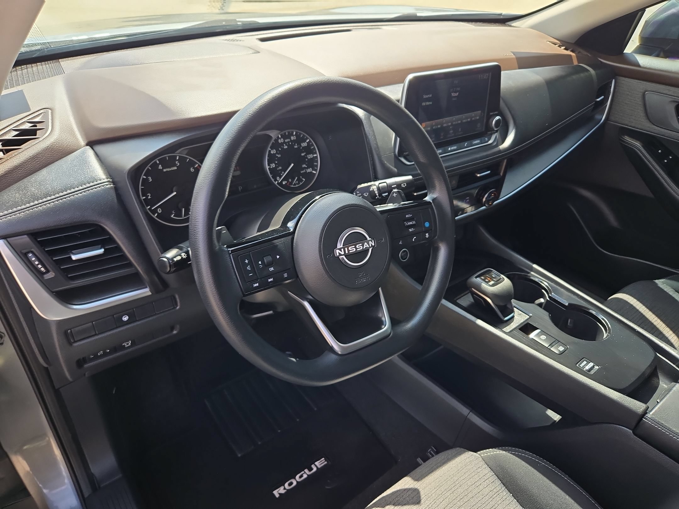 Used 2023 Nissan Rogue SV FWD image 10