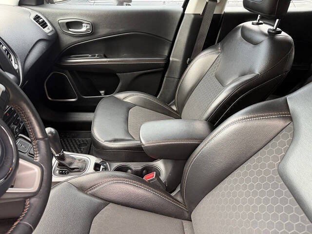 Used 2019 Jeep Compass Latitude w/ Popular Equipment Group AWD/4WD image 15
