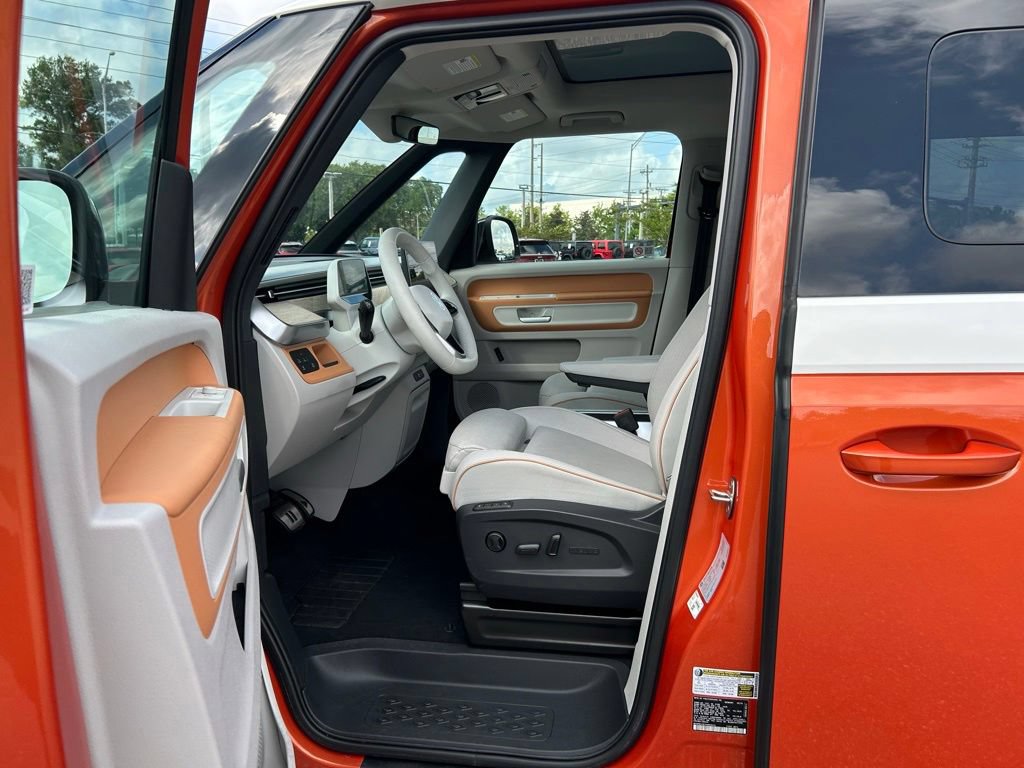 Used 2025 Volkswagen ID. Buzz Pro S Plus RWD image 15
