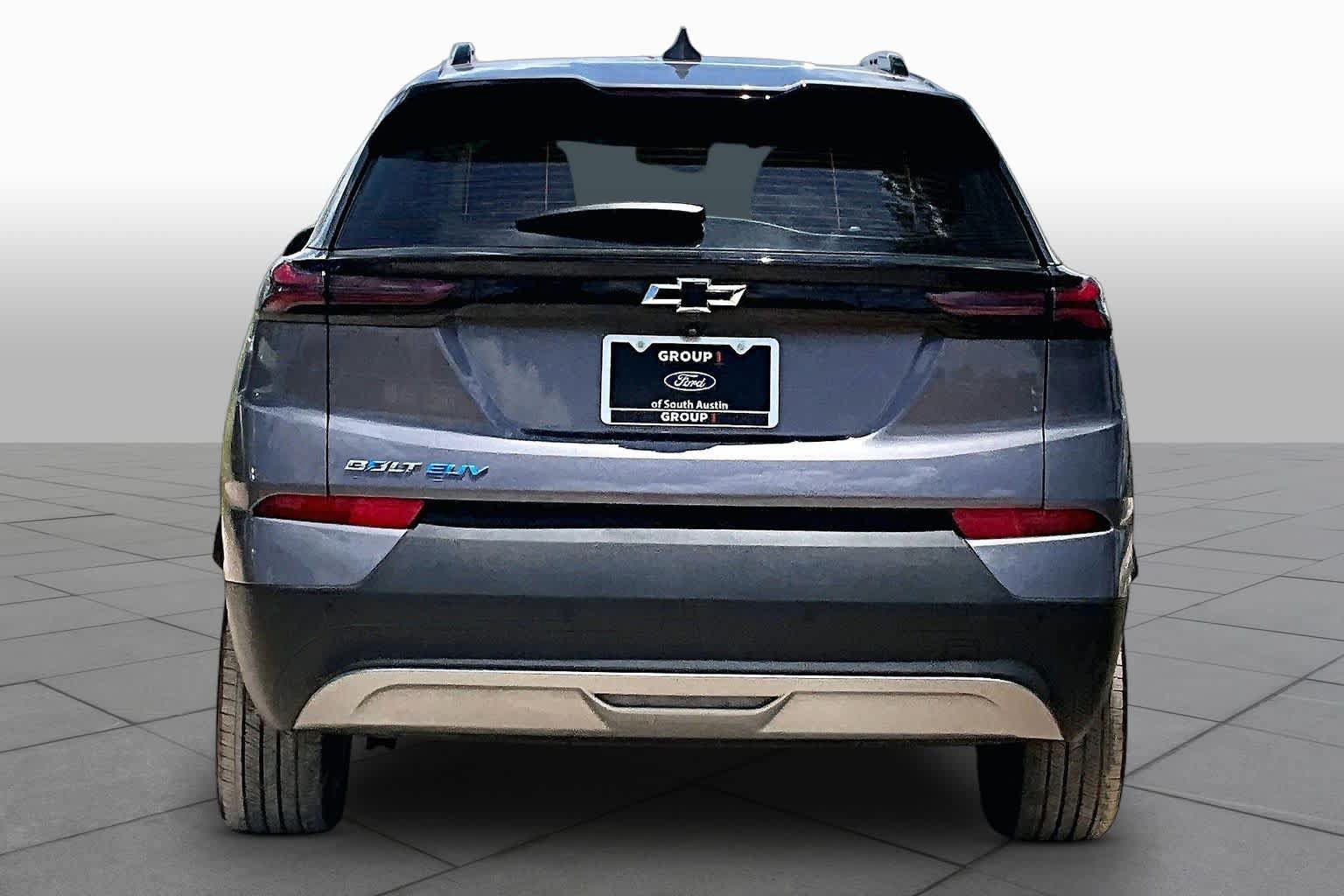 Used 2022 Chevrolet Bolt EUV LT w/ Comfort Package FWD image 4
