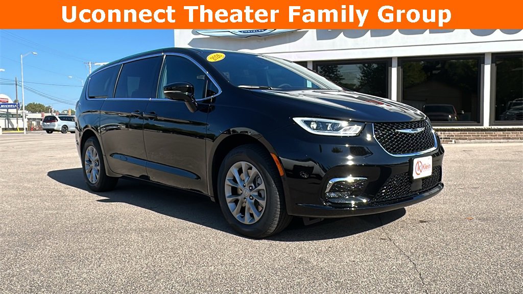 New 2026 Chrysler Pacifica Select image 1
