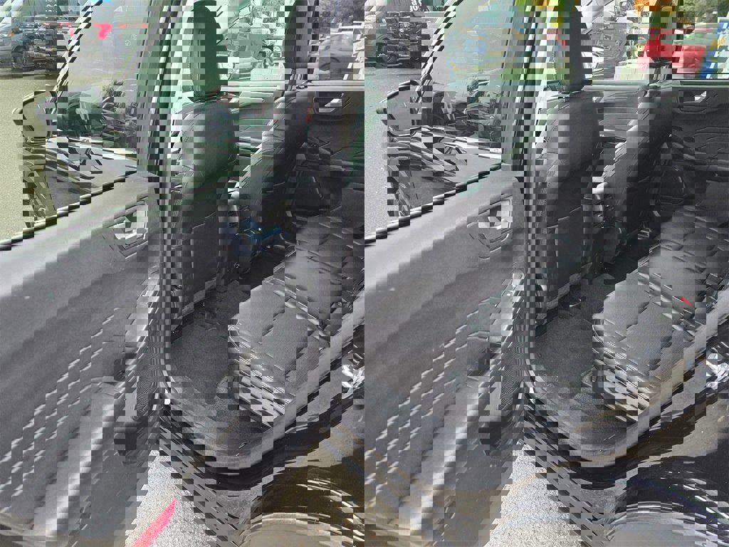 Used 2022 Ford Escape Titanium w/ Class II Trailer Tow Package image 10