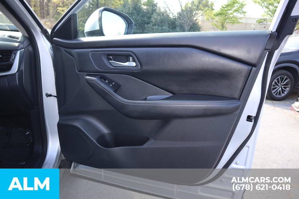 Used 2025 Nissan Rogue SV AWD/4WD image 28