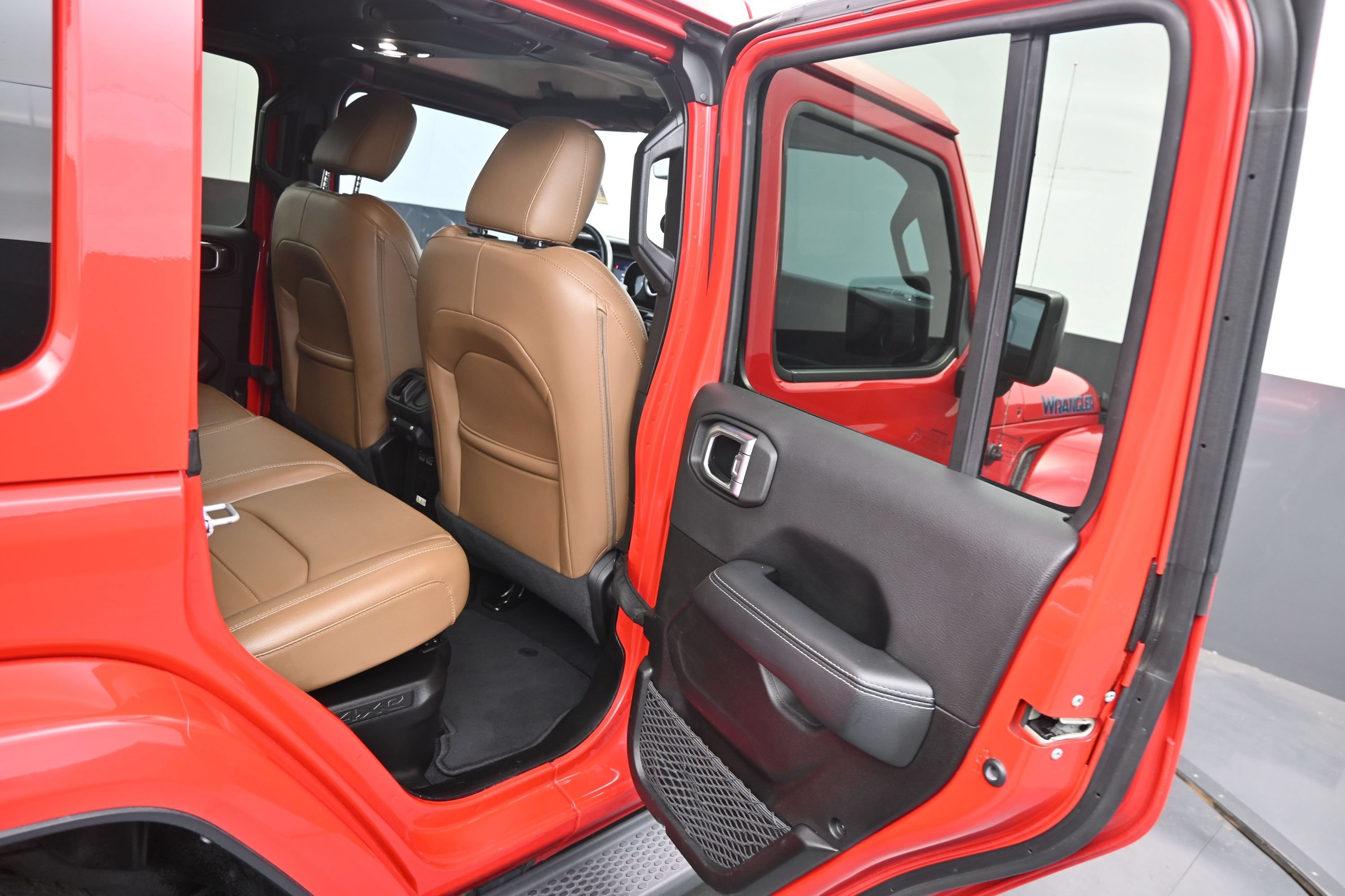 Used 2022 Jeep Wrangler Unlimited Sahara w/ Cold Weather Group AWD/4WD image 12