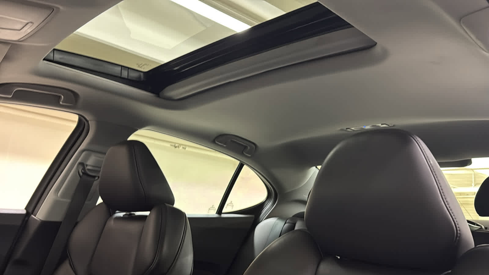 Used 2015 Acura TLX V6 w/ Technology Package image 25