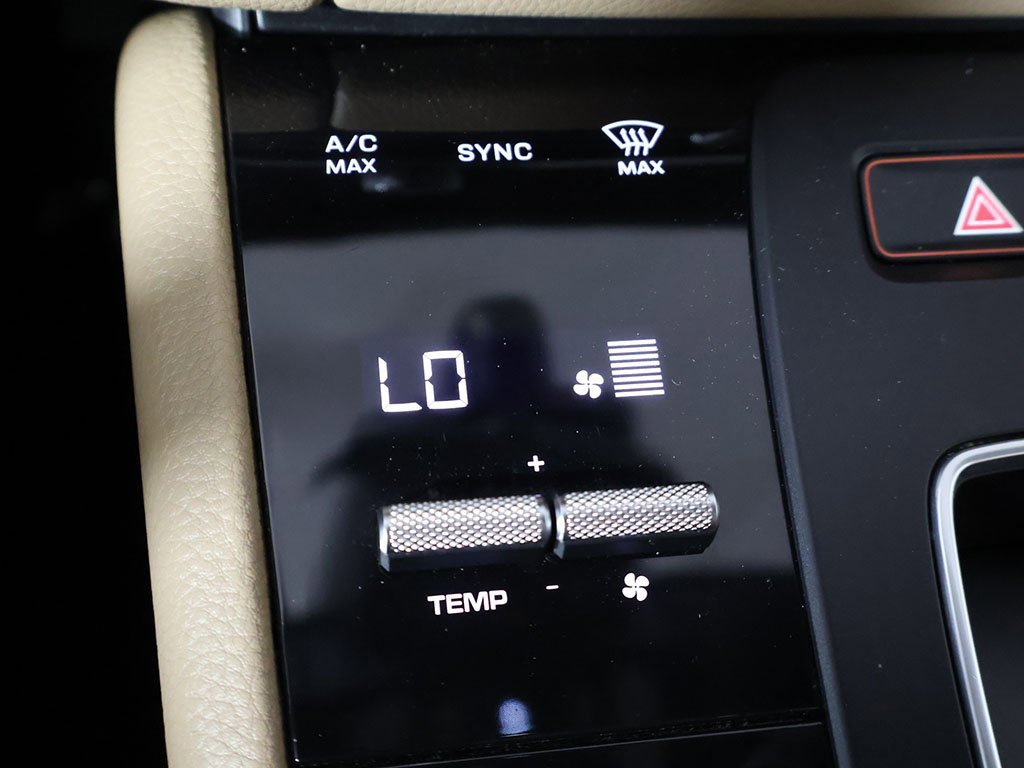 Used 2022 Porsche Macan image 44