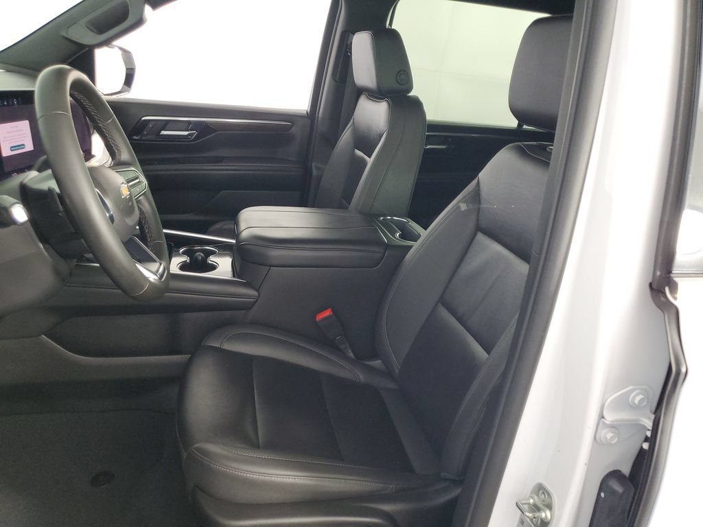 Used 2025 Chevrolet Suburban LT RWD image 11