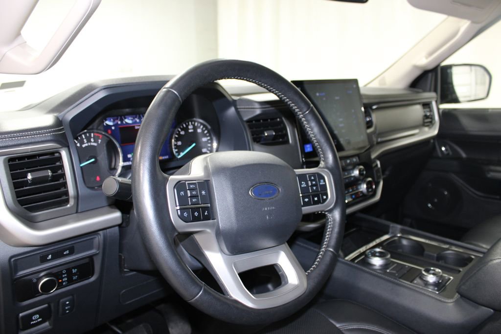 Used 2024 Ford Expedition XLT image 18