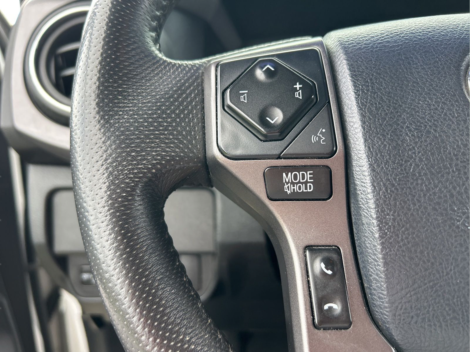Used 2020 Toyota Tacoma TRD Sport AWD/4WD image 15