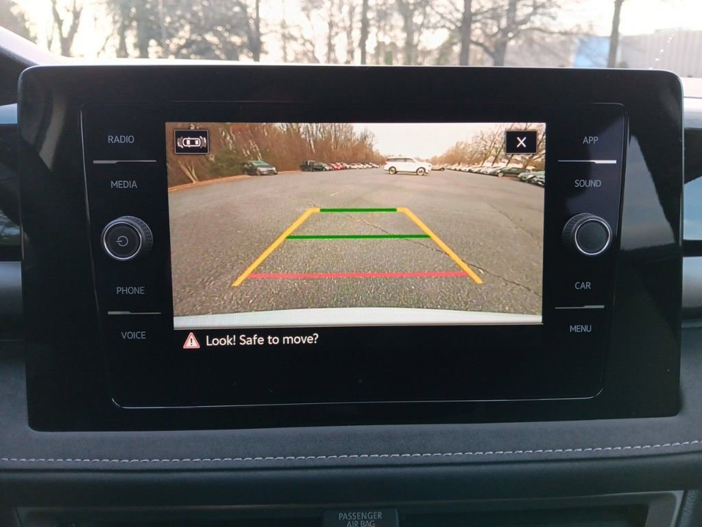 Used 2025 Volkswagen Taos SE image 18