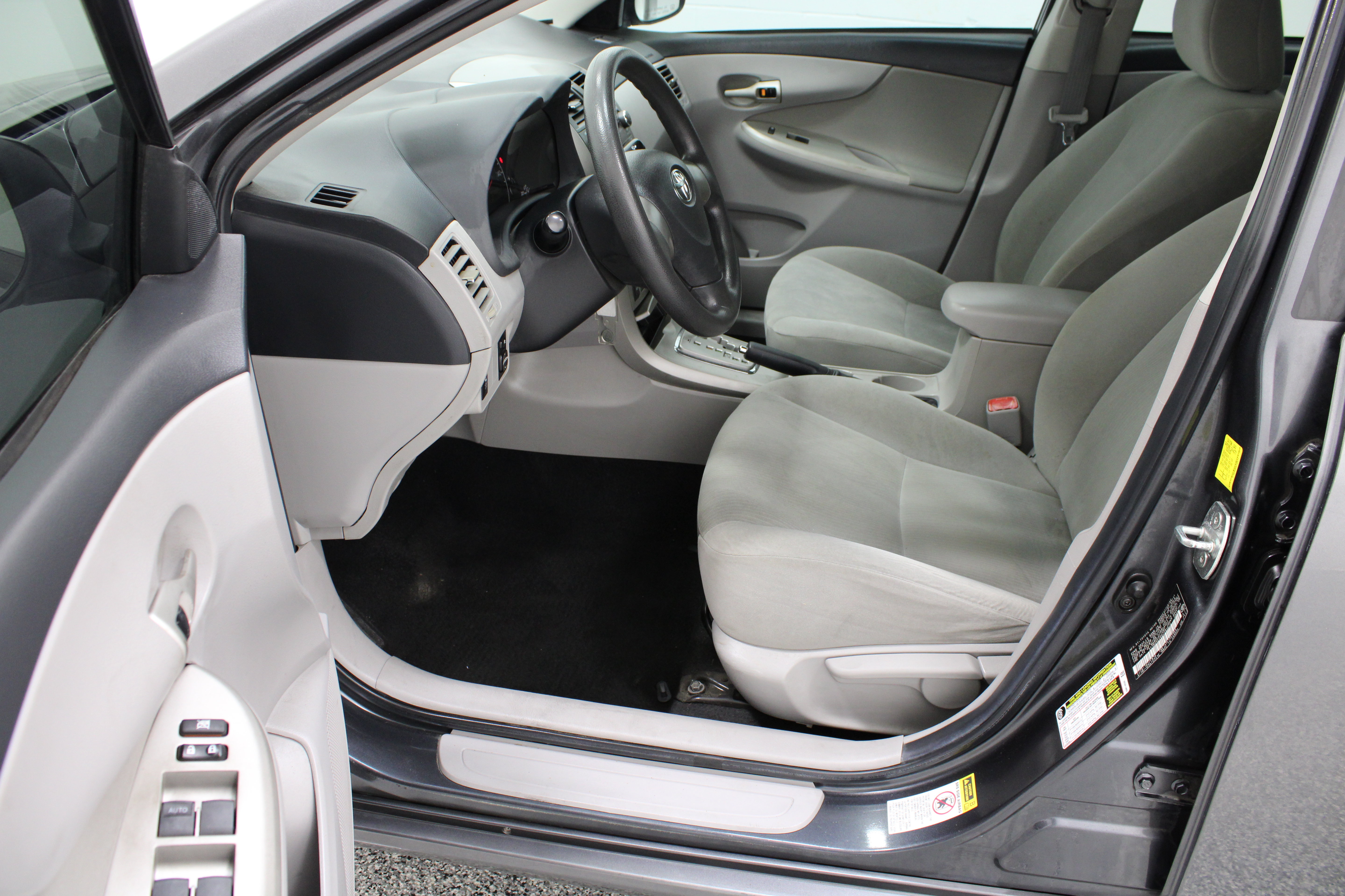 Used 2011 Toyota Corolla LE FWD image 14