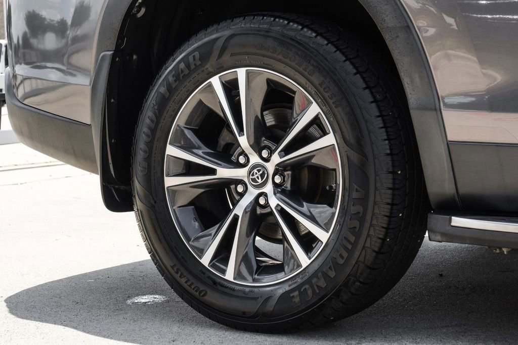 Used 2019 Toyota Highlander LE FWD image 57