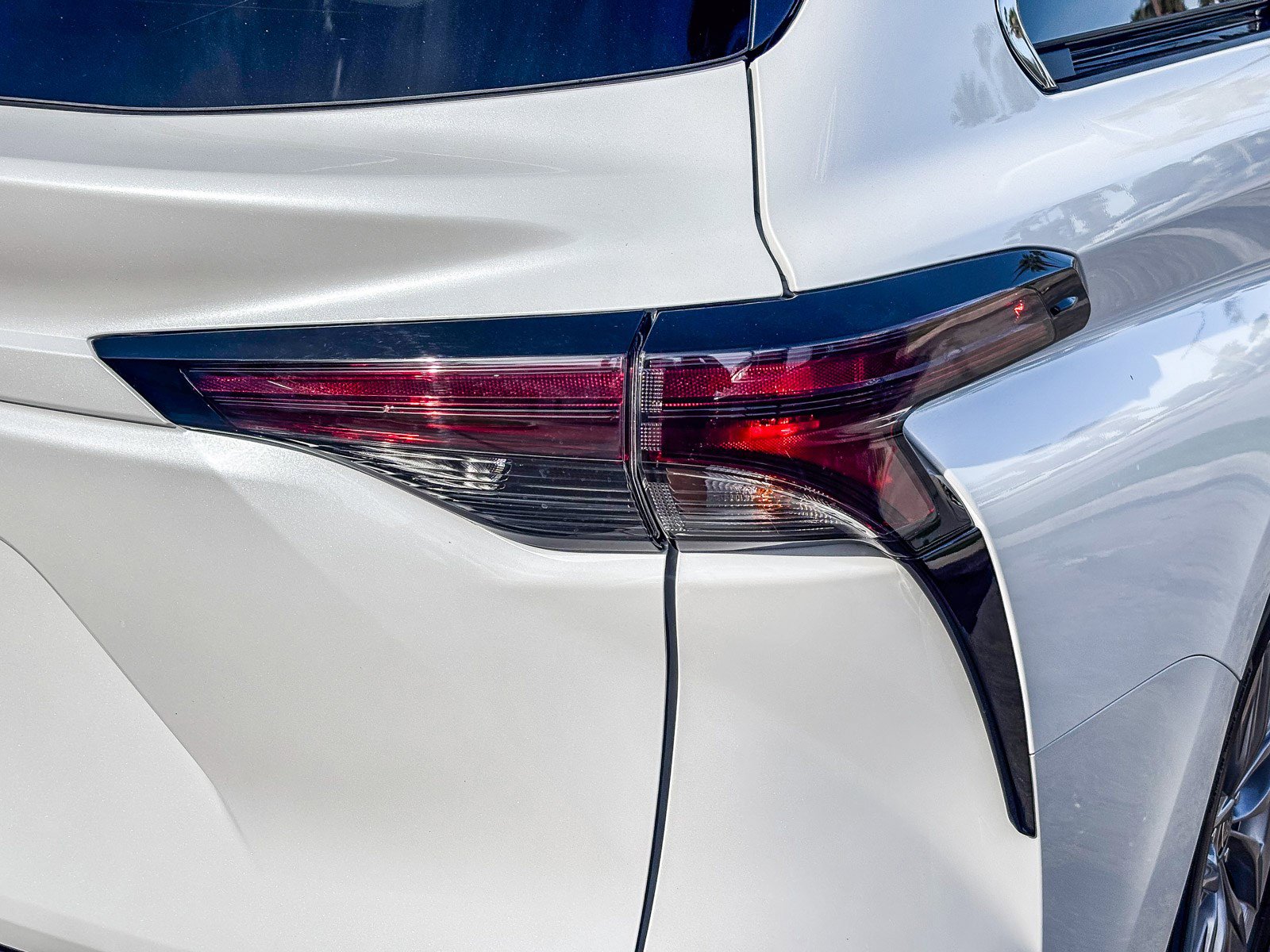 Used 2025 Toyota Sienna XLE image 8