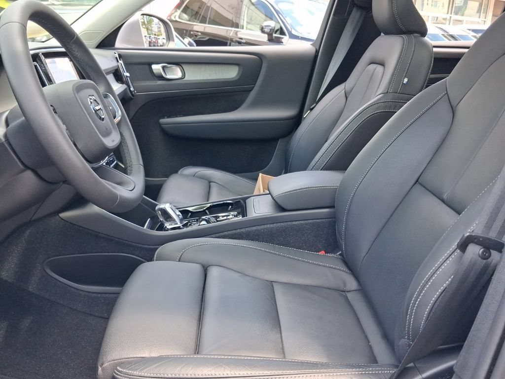 Certified 2024 Volvo XC40 B5 Plus AWD/4WD image 19