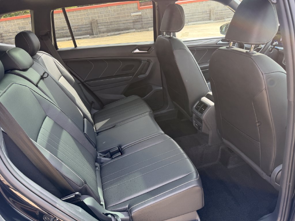 Certified 2024 Volkswagen Tiguan SE R-Line AWD/4WD image 25
