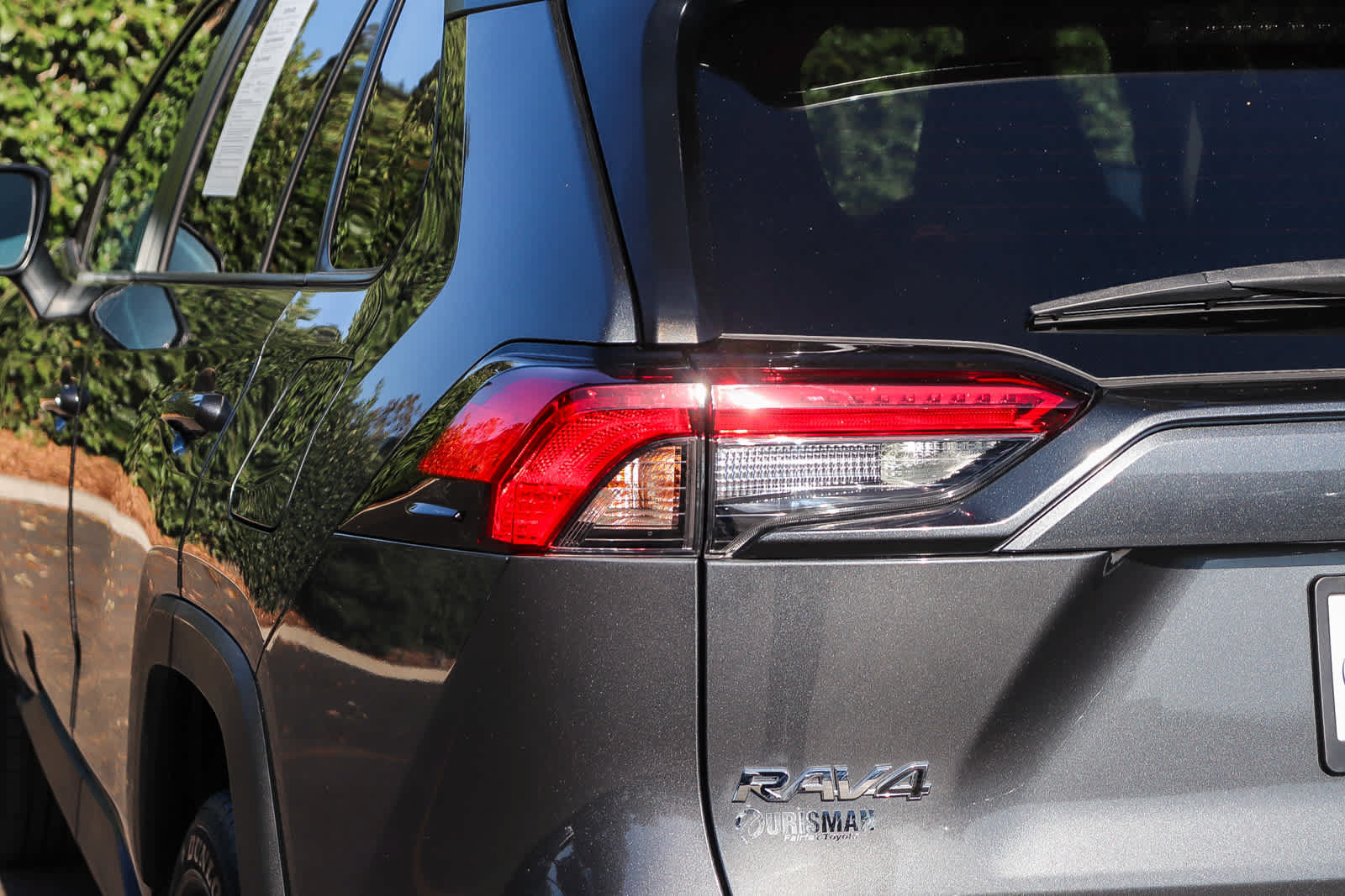 Used 2021 Toyota RAV4 LE AWD/4WD image 9