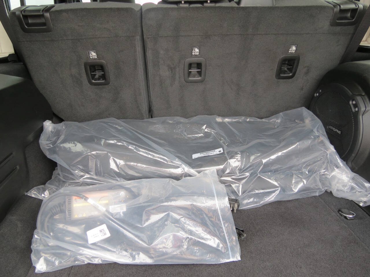 Used 2025 Jeep Wrangler Unlimited Sahara AWD/4WD image 27