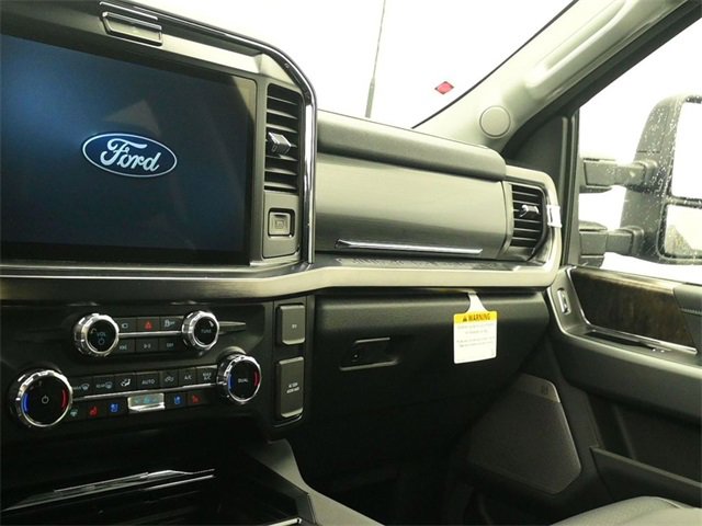 New 2026 Ford F250 Lariat w/ FX4 Off-Road Package image 13