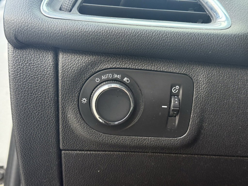 Used 2017 Chevrolet Cruze Premier image 17